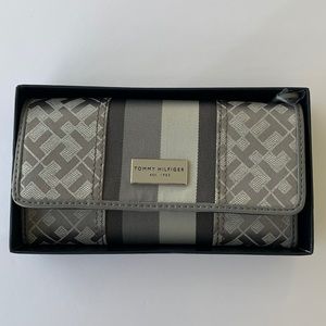 tommy hilfiger wallet